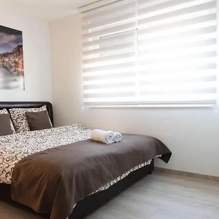 Apartmani Centar Lux New Zrenjanin Exterior photo